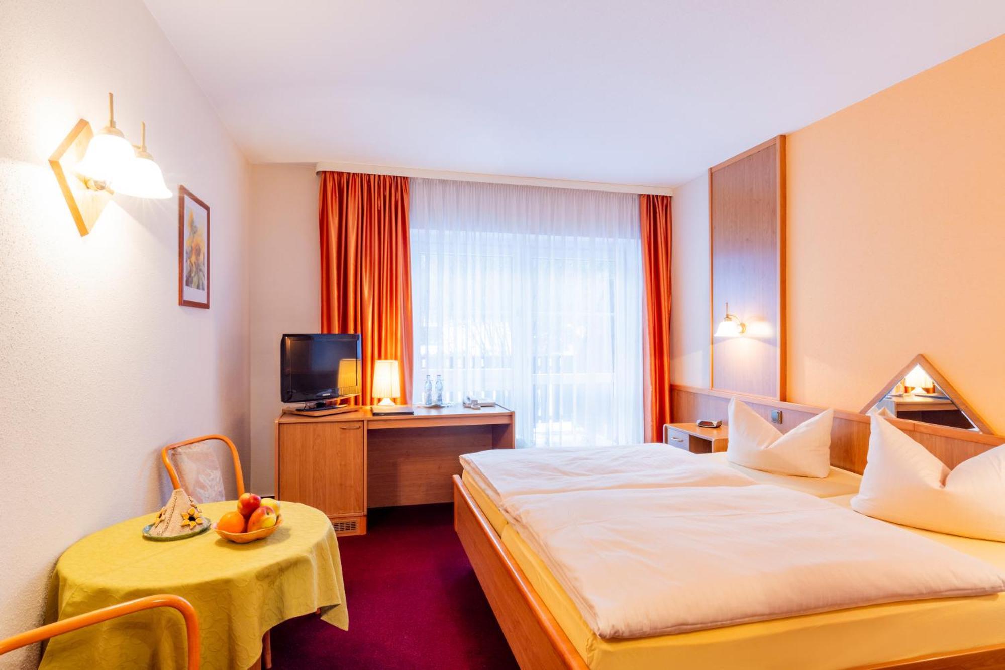 Hotel Gondelfahrt Курорт Йонсдорф Экстерьер фото