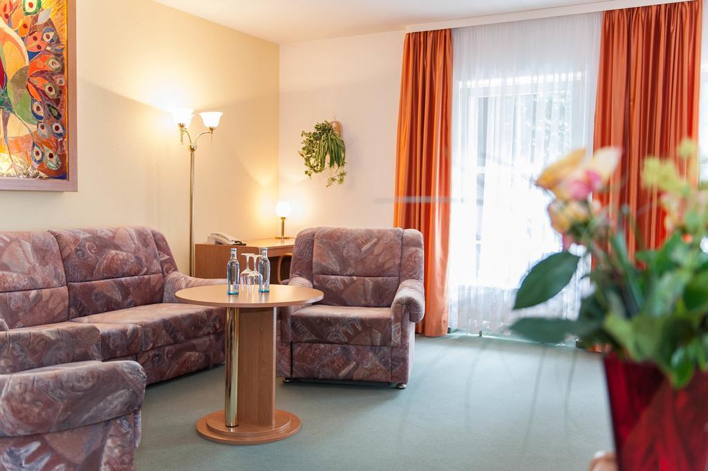 Hotel Gondelfahrt Курорт Йонсдорф Экстерьер фото