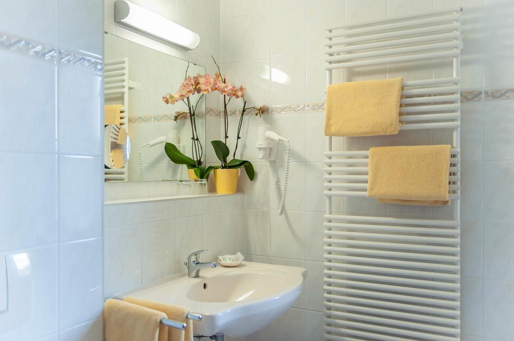 Hotel Gondelfahrt Курорт Йонсдорф Экстерьер фото